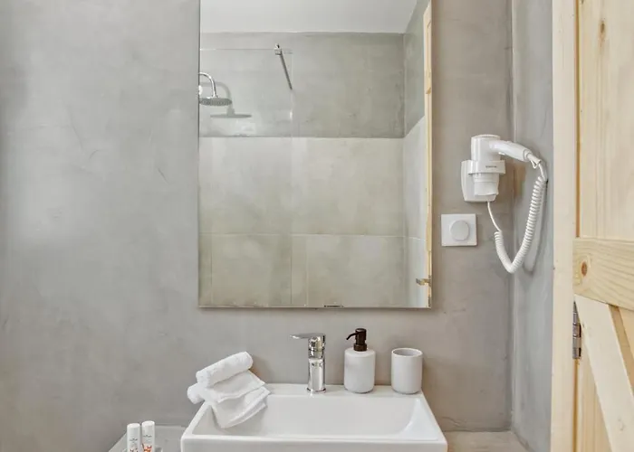 Kumquart Estate- Grape Fruit * Aspiotades