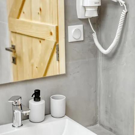 Kumquart Estate- Grape Fruit Jaktstuga *